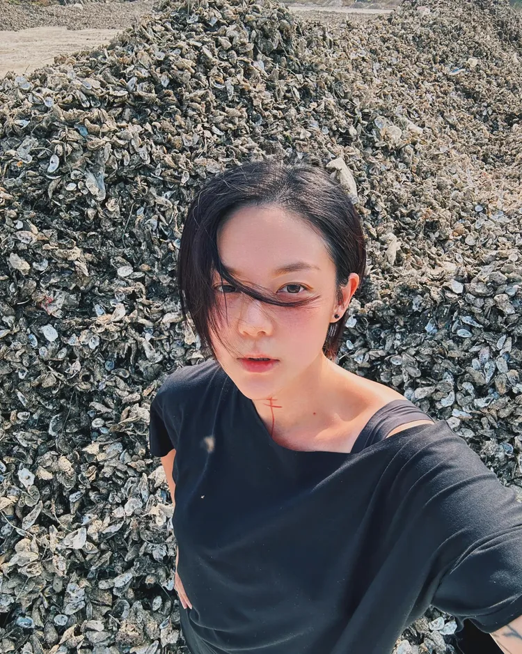 歐陽靖分享自己今早機車爆胎，是因「安平日常」。引自歐陽靖臉書