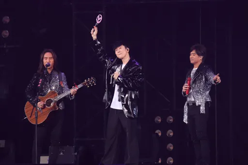 動力火車《忠孝東路》前奏一下掀回憶殺 大咖歌王竟然唱這首歌全場嗨瘋了