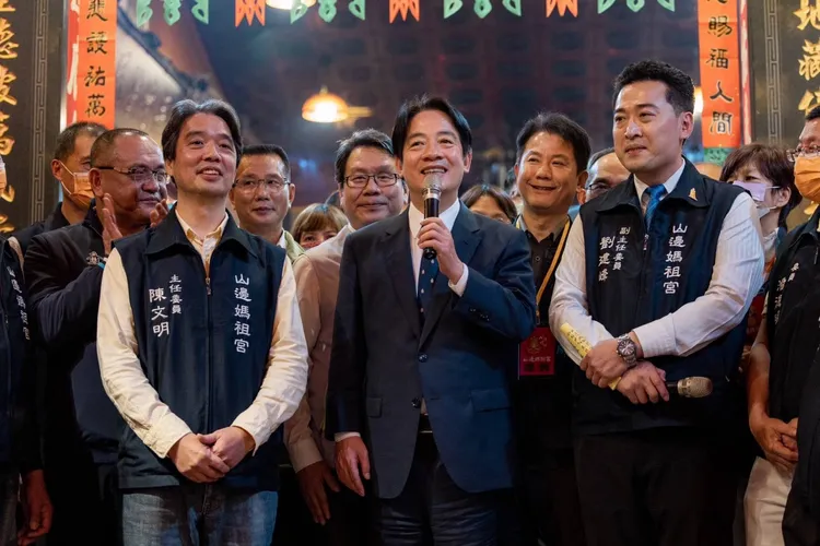 副總統賴清德在今年白沙屯媽祖進香起駕日前往參拜，卻在大甲媽祖起駕日缺席。翻攝賴清德臉書