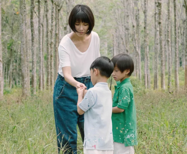 李心潔和雙胞胎兒子罕見一起露面。甲上娛樂提供