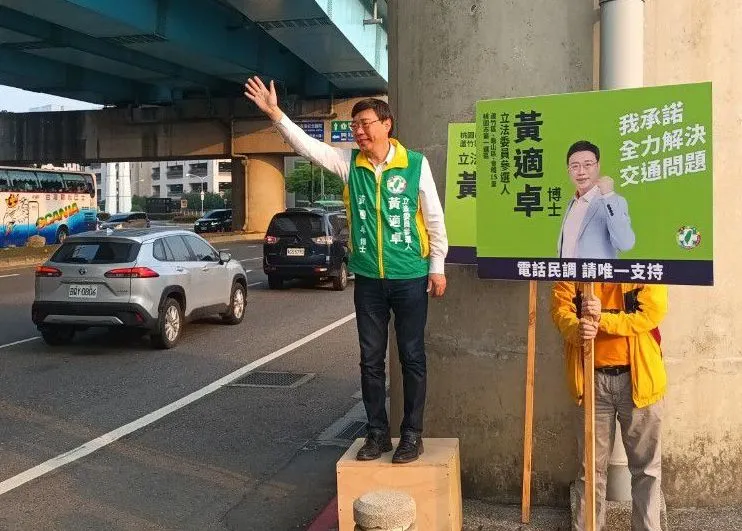 黃適卓認為自己是可以新⼈新氣象來團結⼈民及凝聚選票的候選⼈。黃適卓提供