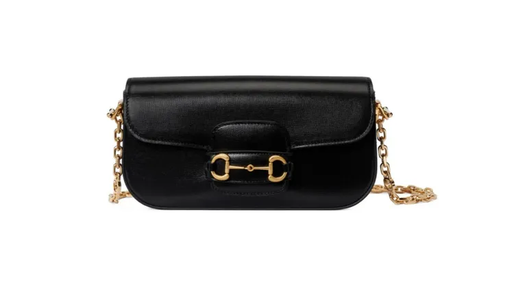 Horsebit 1955系列黑色皮革鍊帶肩背包，9萬8800元。品牌提供