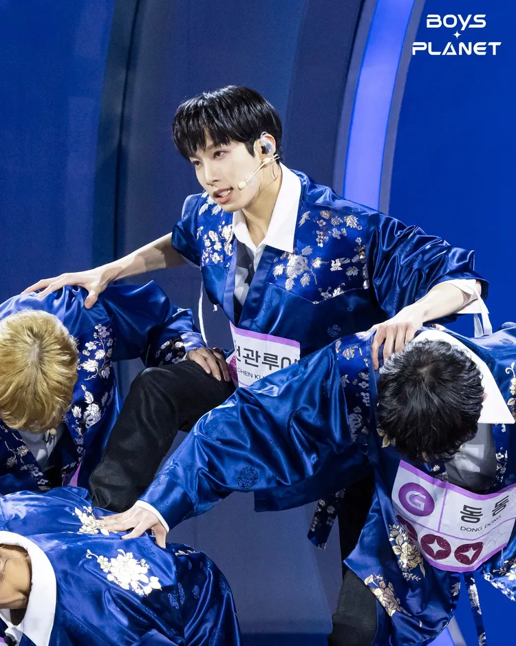 陳冠叡舞蹈實力深厚，《BOYS PLANET》首集評比飛身躍過隊友。翻攝Mnet