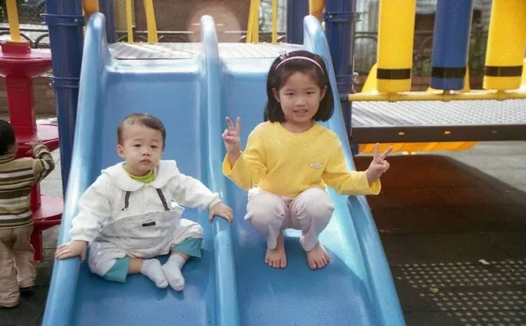 陳冠叡（左）跟姊姊柔蓁相差3歲，從小學舞，長大一起cover韓團舞蹈。陳建廷提供