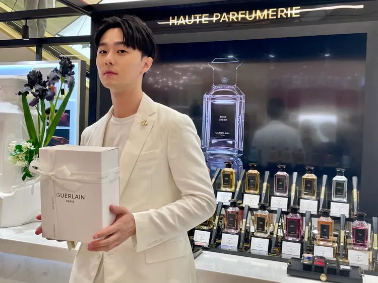 施柏宇帶逛嬌蘭藝術沙龍香氛藝廊期間限定精品店。張家玲攝