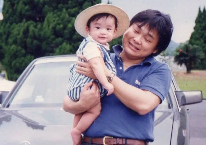 王世堅透露自己雖然「稍微」偏心女兒，但也非常驕傲兒子懂事體貼，會照顧妹妹，言談間滿是驕傲。引自王世堅臉書