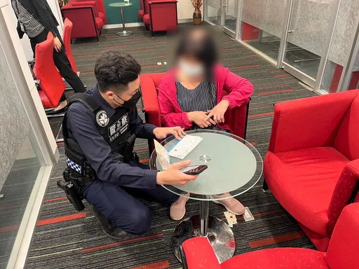 一聲「姑姑」30萬差點飛了　警員、行員合力阻詐保住婦人積蓄