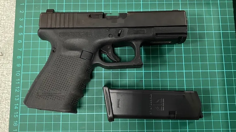 警方起獲作案槍枝。讀者提供