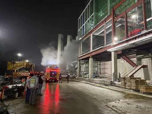 台積電竹南封測6廠工地火警 濃煙竄夜空畫面曝光