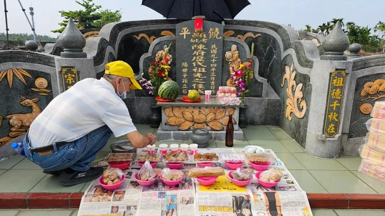 雙方家族敬置供品。周克任提供