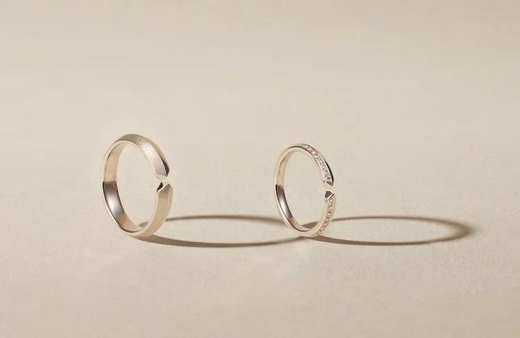 KOKOROBOSHI心星結婚對戒，女款（右）4萬6000元、男款4萬9000元。品牌提供