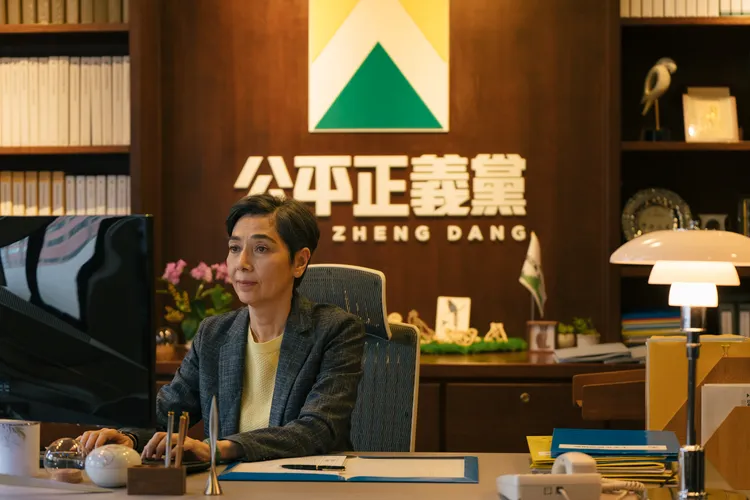 賴佩霞劇中擔任公正黨黨主席。Netflix提供