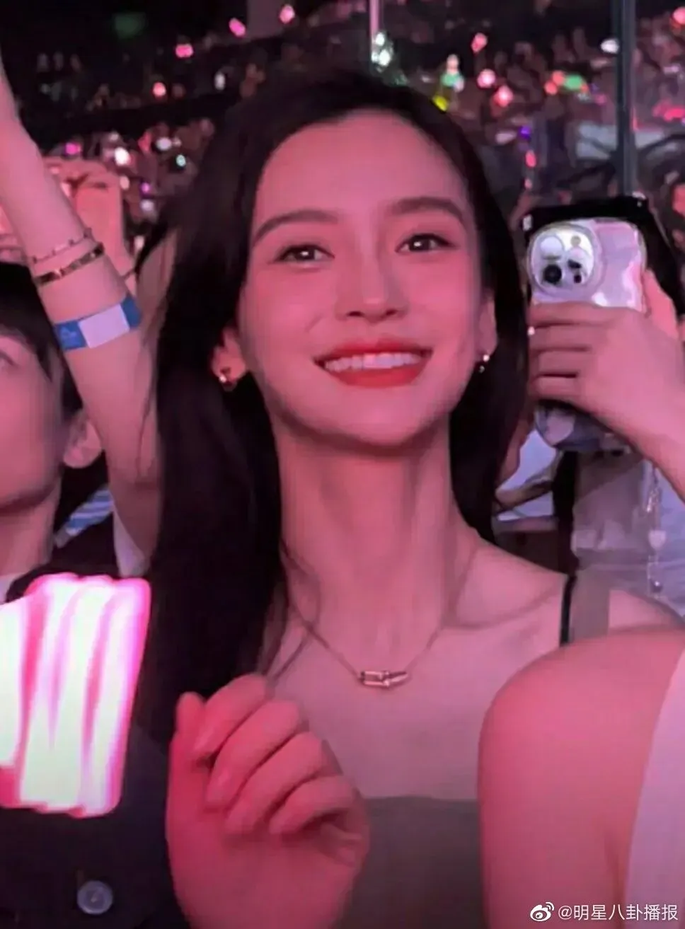 Angelababay到澳門朝聖BLACKPINK演唱會。翻攝微博
