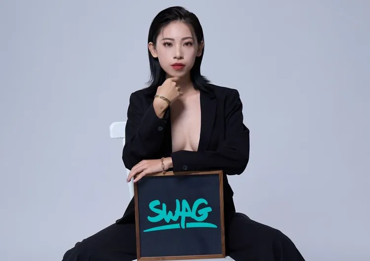 輔導長「內內」正式加入SWAG出道。翻攝畫面
