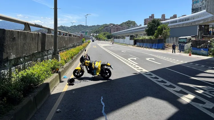 警方將調閱監視器釐清王男車禍原因。新店警分局提供