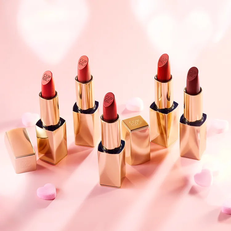 雅詩蘭黛4月上市的絕美奢潤精萃唇膏，各1350元。品牌提供