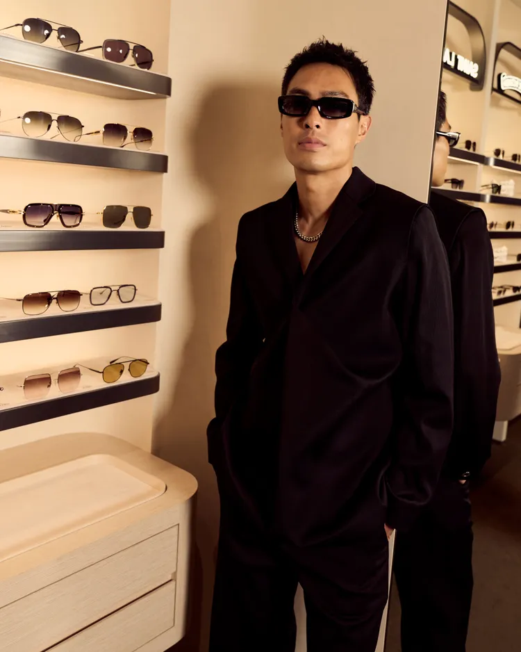 楊祐寧戴上CHROME HEARTS墨鏡，帥氣出席活動。品牌提供