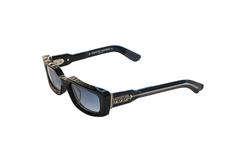 楊祐寧所配戴的CHROME HEARTS墨鏡，5萬7050元。