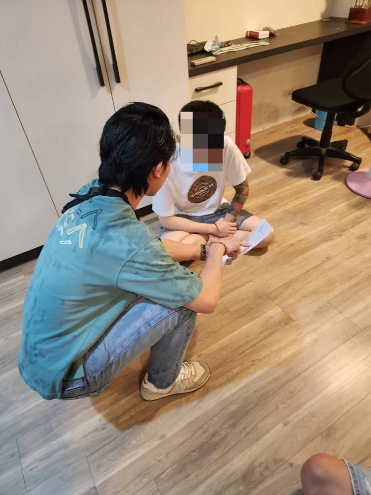 警方逮捕集團成員。翻攝畫面