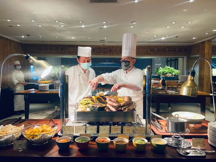 台北君悅酒店-茶苑「綠色星球．蔬食饗宴」專為蔬食者提供自助饗宴。業者提供