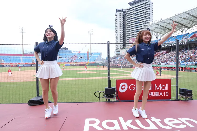 李多慧（左）、林襄充滿活力。鄭孟晃攝