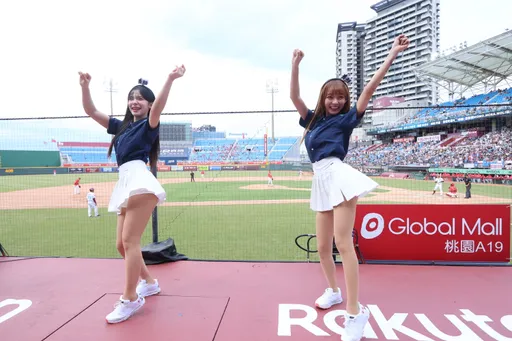 圖多｜好香！李多慧聯手林襄站雙C位熱舞　性感中空裝加持瞄準3連勝