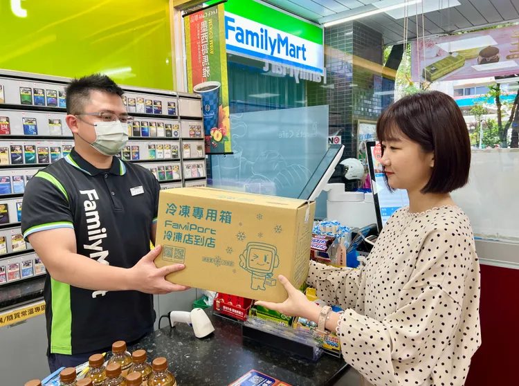 5/1至7/31選擇全家領包裹，每取1件集1積分，集滿一定積分即享霜淇淋、全家購物金等優惠。業者提供