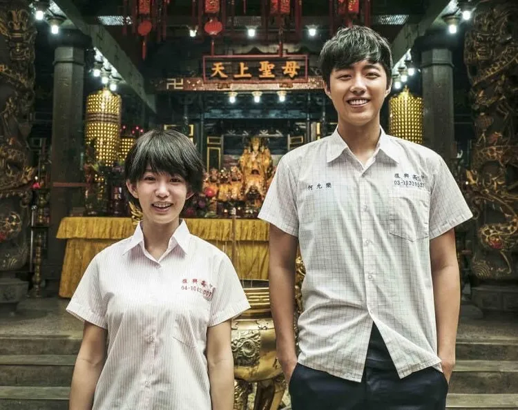 蔡凡熙（右）初出道就以《通靈少女》的阿樂學長走紅一時，左為郭書瑤。翻攝柴智屏臉書