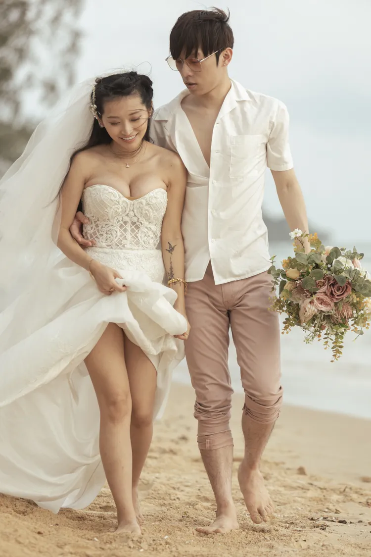 祈錦鈅在越南的沙灘上取景。祈錦鈅提供