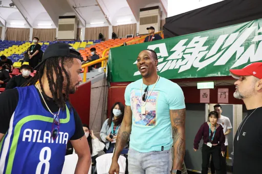 「魔獸」召喚NBA巨星詹姆士來台灣打球!竟說「這裡所有人上籃都會放槍」