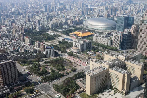 大巨蛋座椅間距小 議員質疑「影響逃生」!蔣萬安回應了