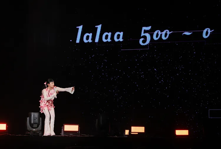 魏如萱今晚與神祕嘉賓那英、華晨宇隔海合唱。