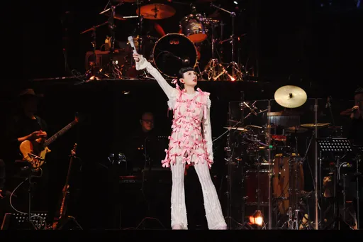 魏如萱穿18禁粉紅裝開唱 超大咖嘉賓現聲成彩蛋