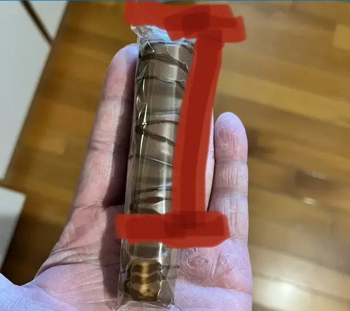 男網友指他的性器官大概三節繽紛樂的長度。翻攝《Dcard》網站