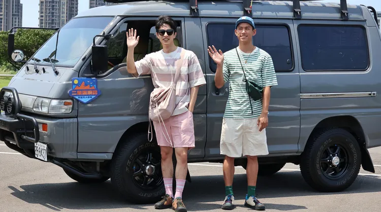 朱軒洋(右)、曾敬驊要開小卡車上錄。莊宗達攝