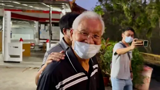 陳水扁親家出獄了！一頭白髮、明顯清瘦　步出外役監「連眼睛都在笑」