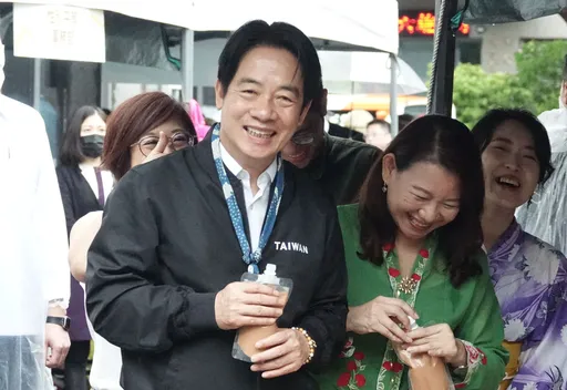 賴清德嗨玩空戰！　母親節靠這招幫你傳情　