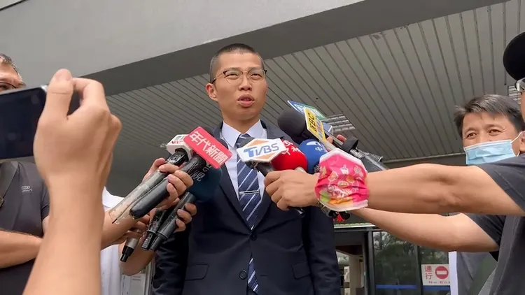 賴母委任律師許哲維說，在檢察官協助下，聲請調查的證據從9項增至14項。鮮明攝