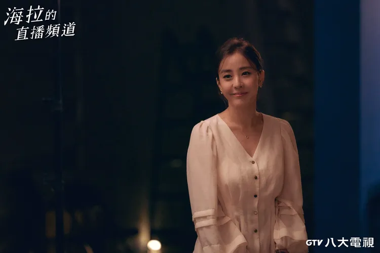 朴恩惠因演出《大長今》在台灣擁有不少粉絲，這次在《海拉的直播頻道》飾演主播。