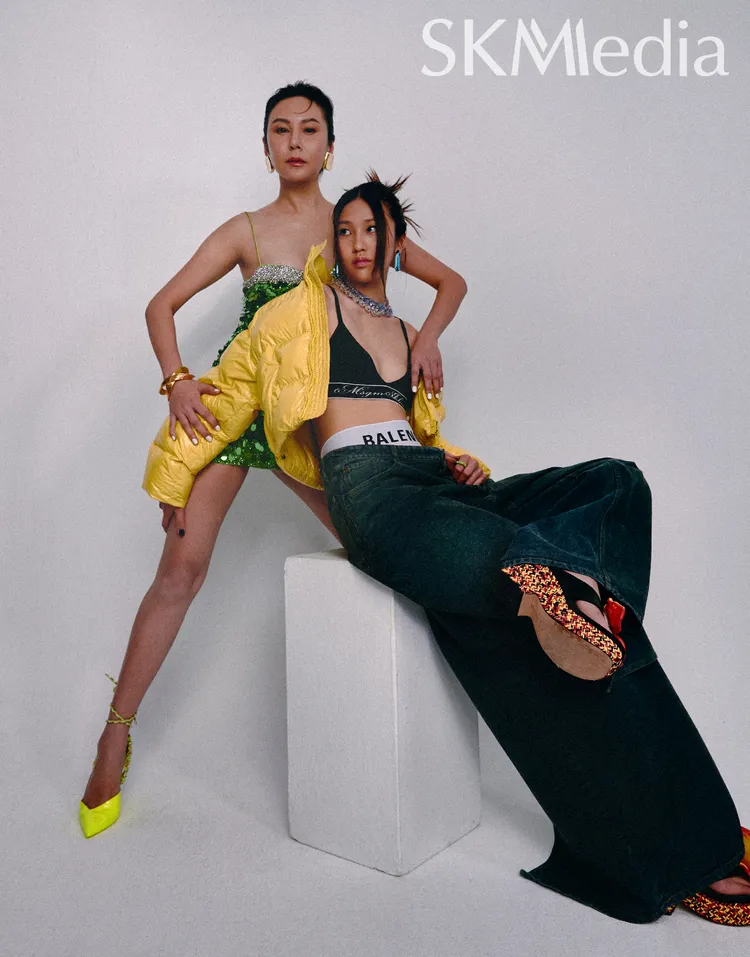 洪曉蕾（左）與女兒Dora一同拍封面。新光三越提供