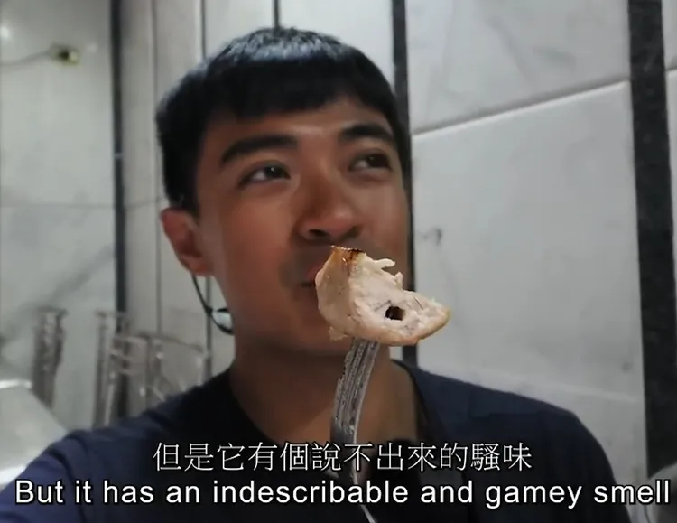 試吃炭烤牛睪丸，是什麼感覺啊。YouTube@融融歷險記Ben's Adventure 提供