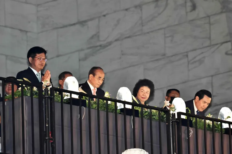 （左起）總統府秘書長林佳龍、立法院前院長王金平、監察院長陳菊及前總統馬英九。施昂強攝