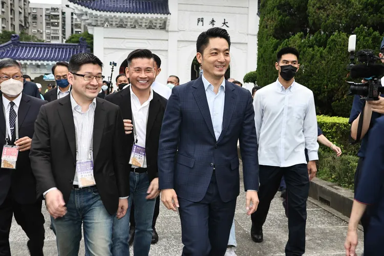 台北市長蔣萬安面對媒體簡單表達希望民眾安居樂業。施昂強攝