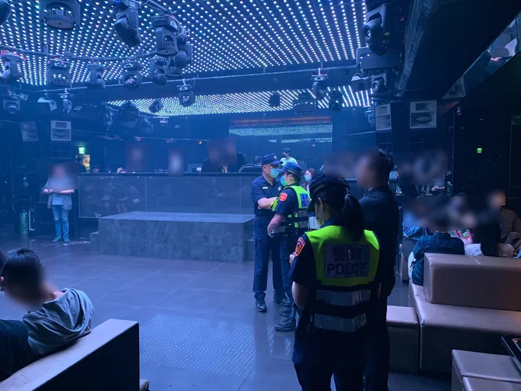 信義分局長陳炯志帶隊，針對夜店、酒店持續高強度臨檢。翻攝畫面