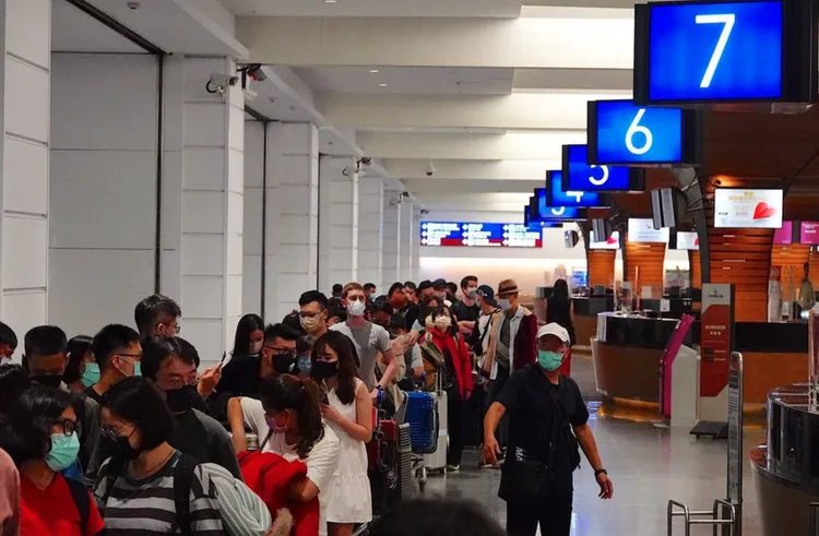 遊客通關出遊。資料圖/施昂強攝