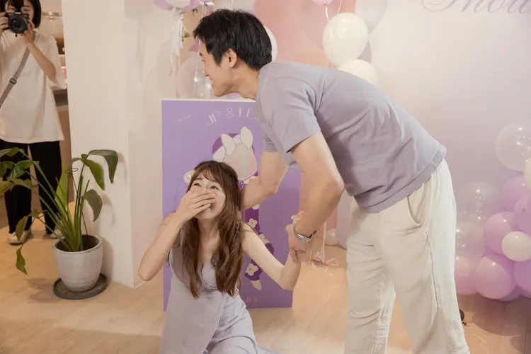 得知又是男寶寶，林舒語不敢置信跌坐在地。翻攝林舒語臉書