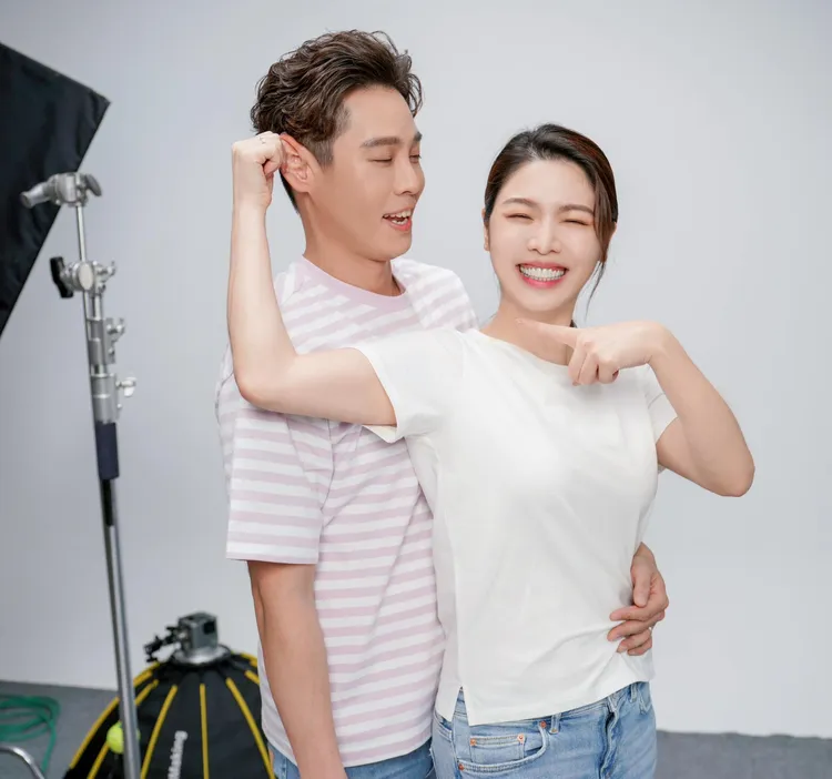 白家綺（右）和吳東諺很愛放閃。翻攝白家綺臉書