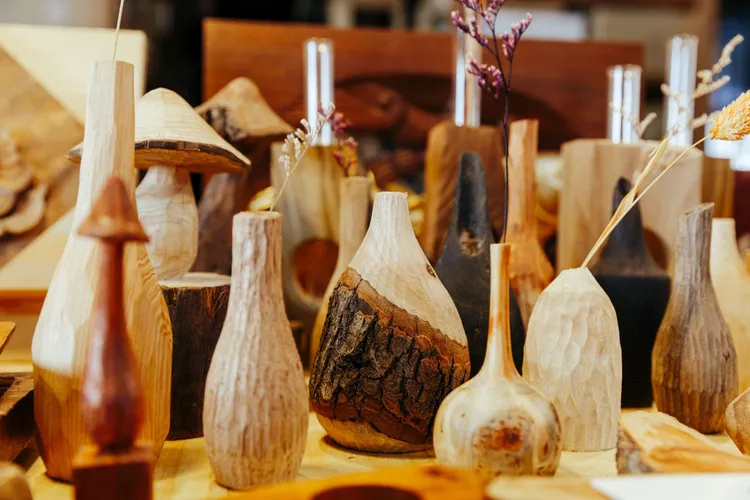 共生學堂的手刻花器課程常被秒殺，上班族認為可以自己刻鑿花器非常療癒。翻攝共生學堂臉書