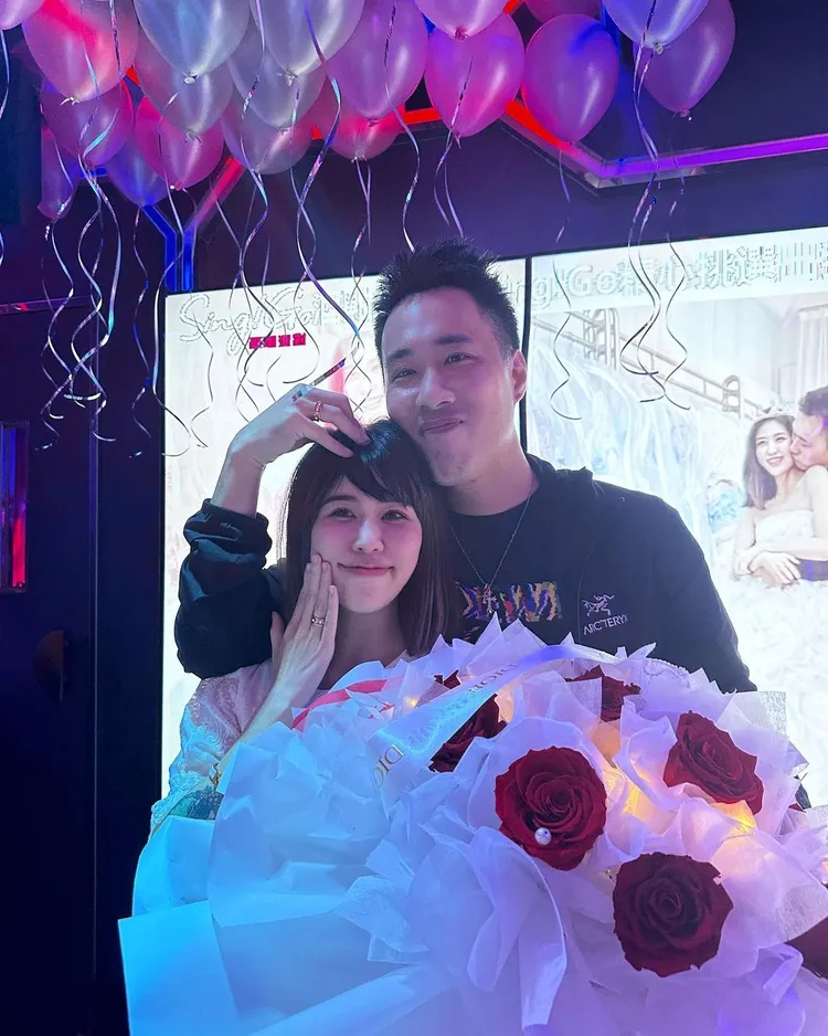 余祥銓（右）昨策畫驚喜求婚儀式，讓柔柔深受感動。翻攝余祥銓IG