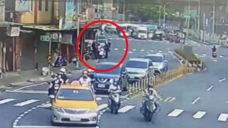 警方循線於新樹路589號路邊查緝到周嫌。新莊警分局提供